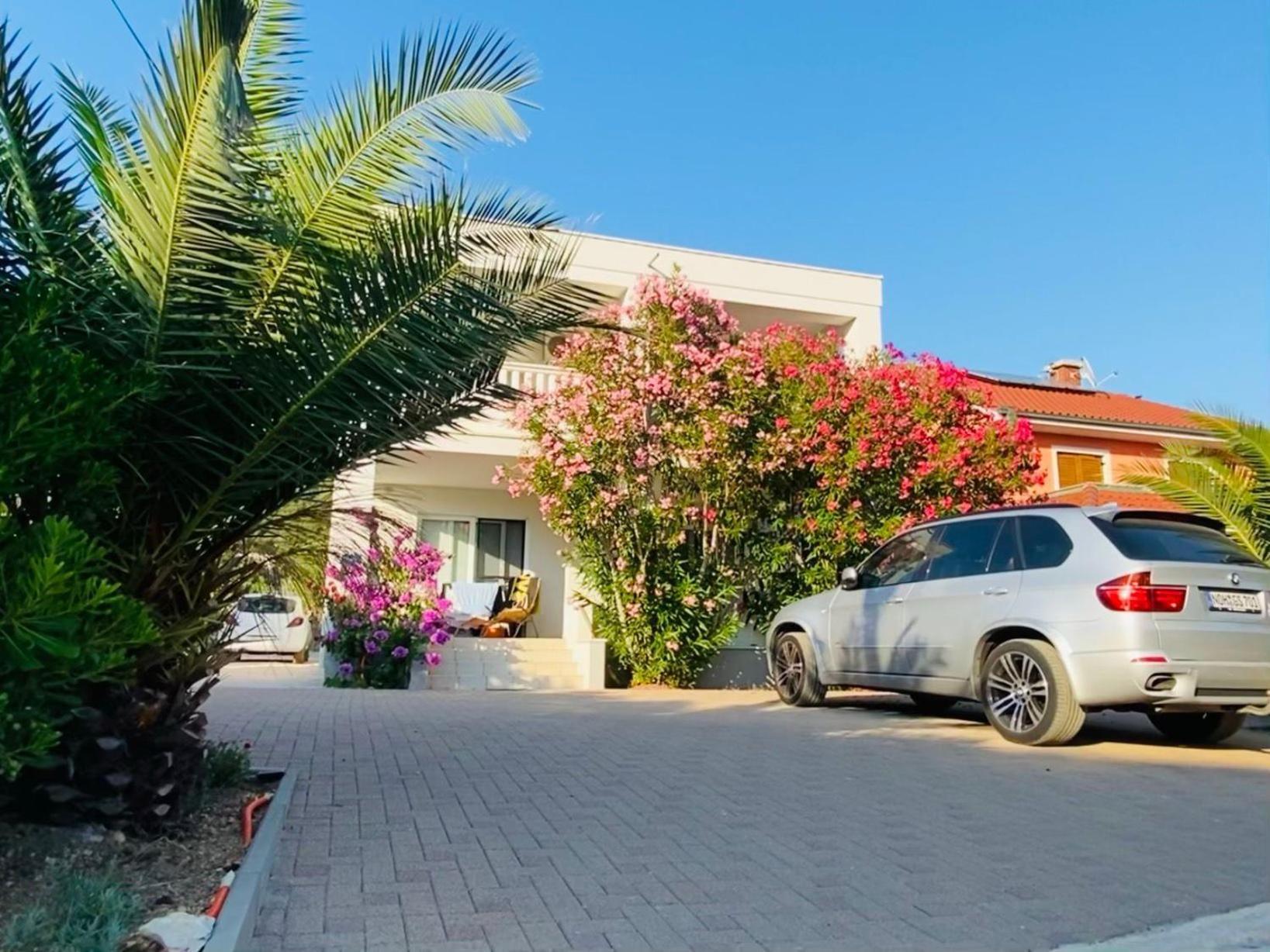 Barbat na Rabu Mr. Hall Apartments מראה חיצוני תמונה