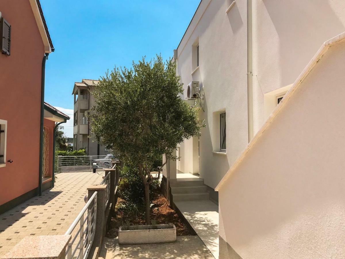 Barbat na Rabu Mr. Hall Apartments מראה חיצוני תמונה