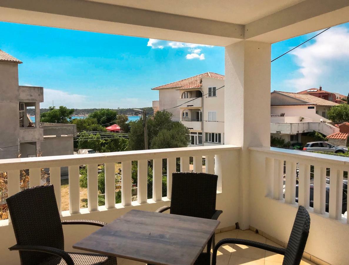 Barbat na Rabu Mr. Hall Apartments מראה חיצוני תמונה