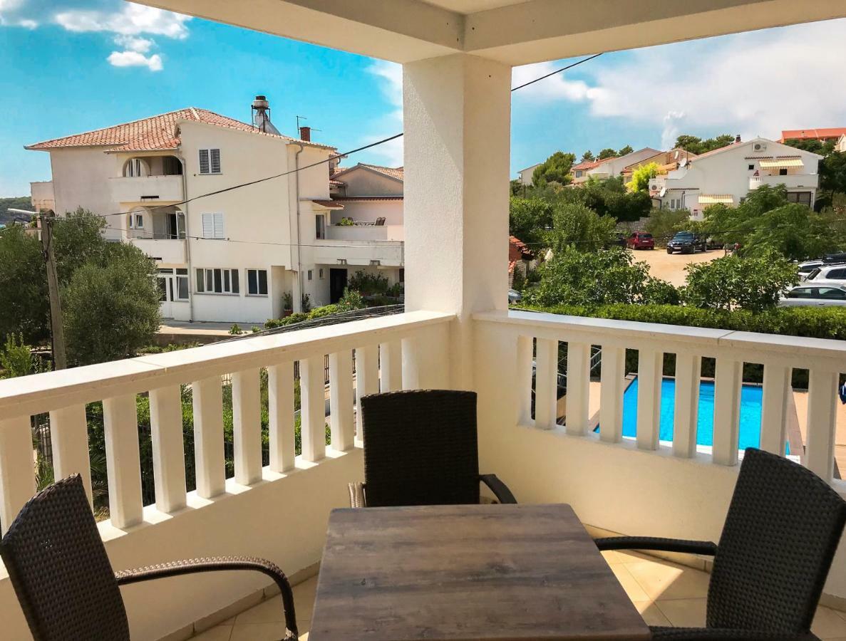 Barbat na Rabu Mr. Hall Apartments מראה חיצוני תמונה