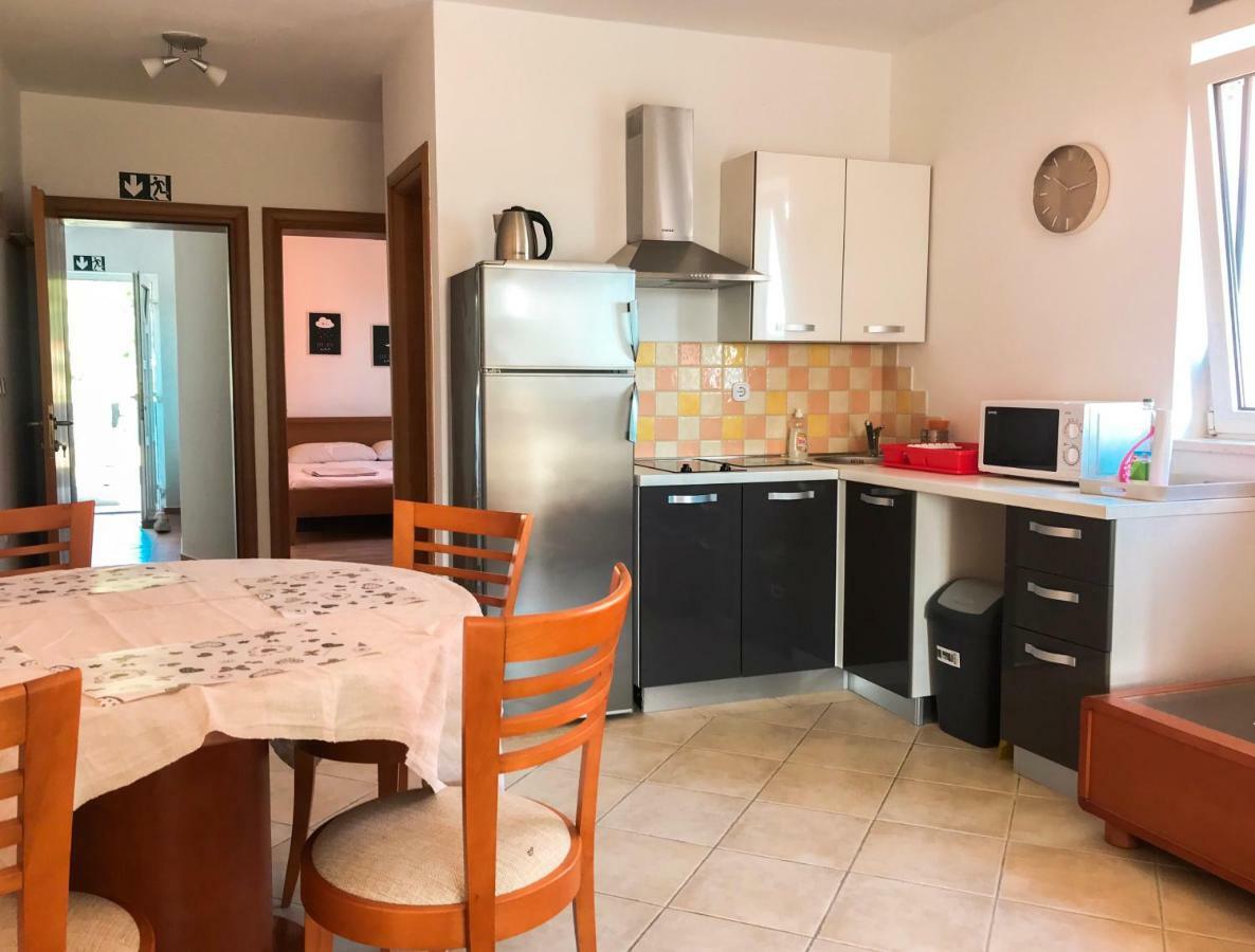 Barbat na Rabu Mr. Hall Apartments מראה חיצוני תמונה