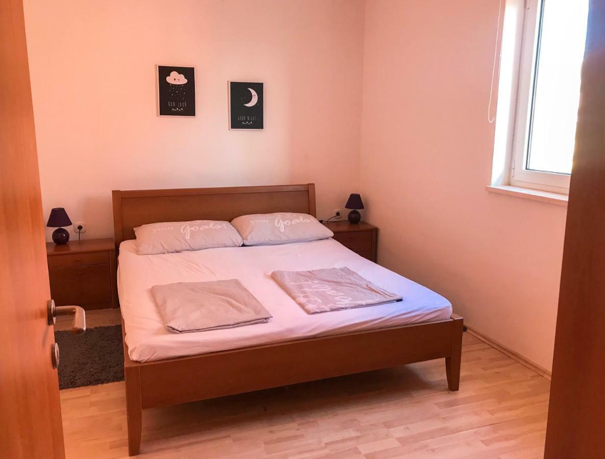 Barbat na Rabu Mr. Hall Apartments מראה חיצוני תמונה